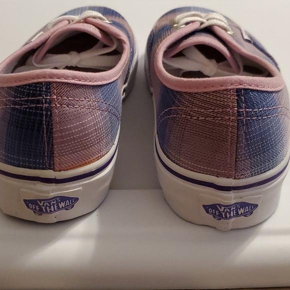 Vans - Picture 5 of 9